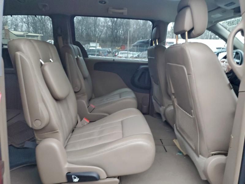 2012 Chrysler Town & Country Touring l