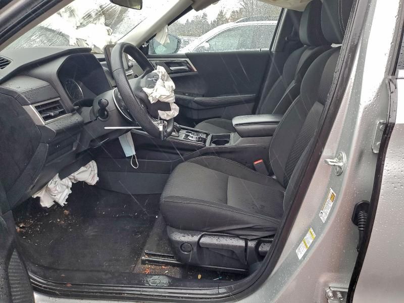 2024 Mitsubishi Outlander es