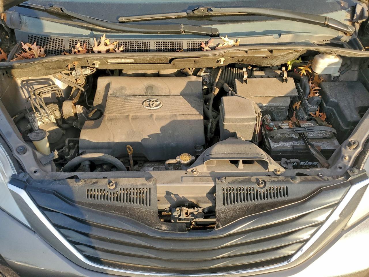 2011 Toyota Sienna le