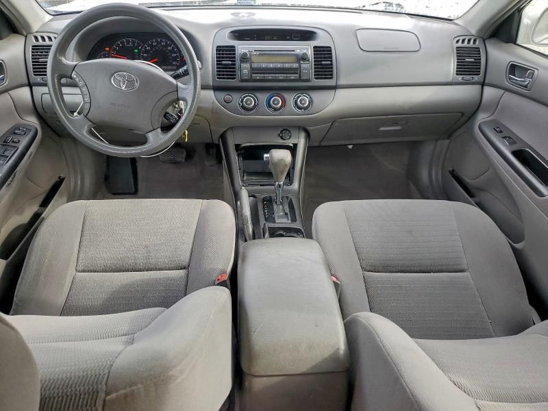 2005 Toyota Camry le