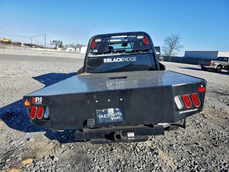 2025 Chevrolet Silverado Truck cab and Chassis