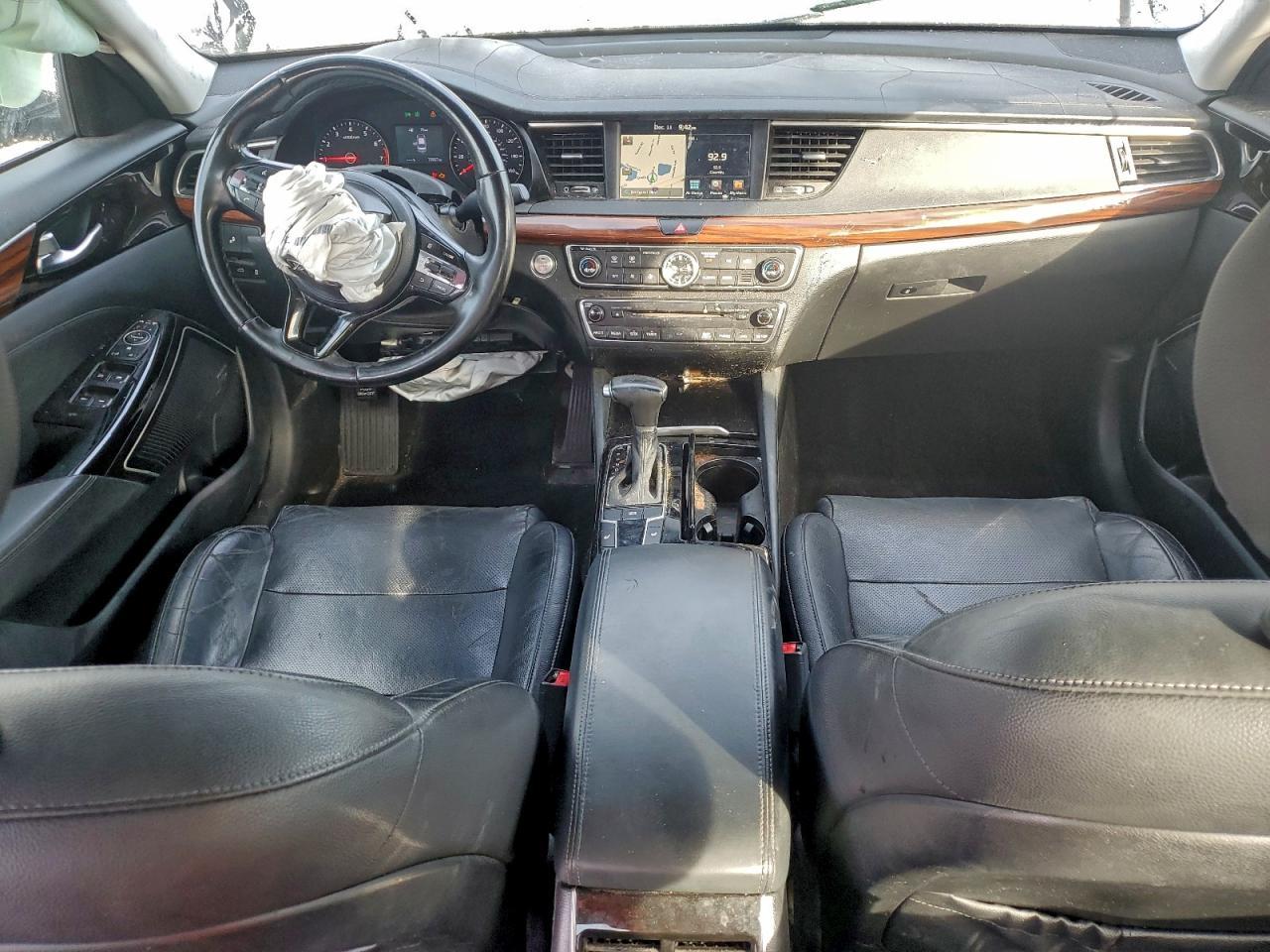 2017 KIA Cadenza Premium