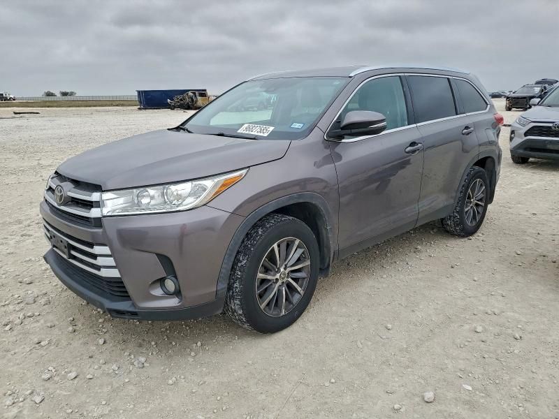 2019 Toyota Highlander se