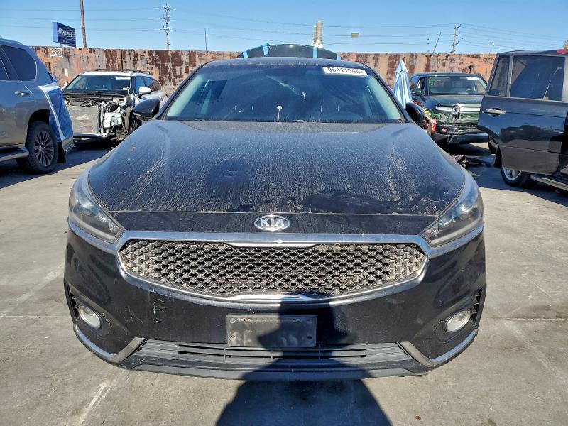 2018 KIA Cadenza Premium