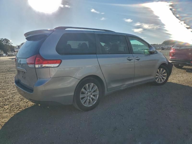 2011 Toyota Sienna xle