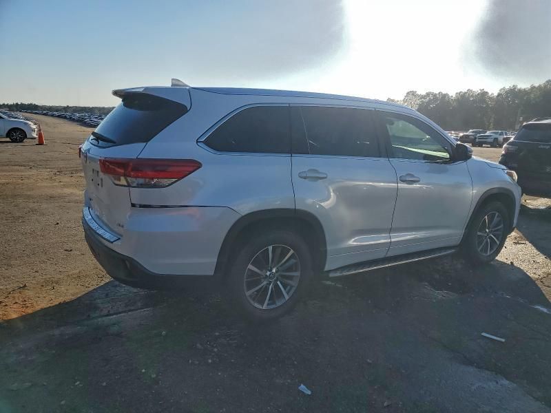 2017 Toyota Highlander se