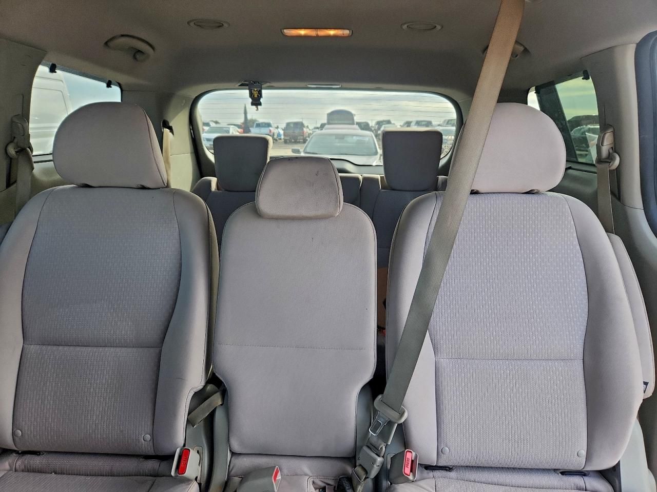 2016 KIA Sedona lx