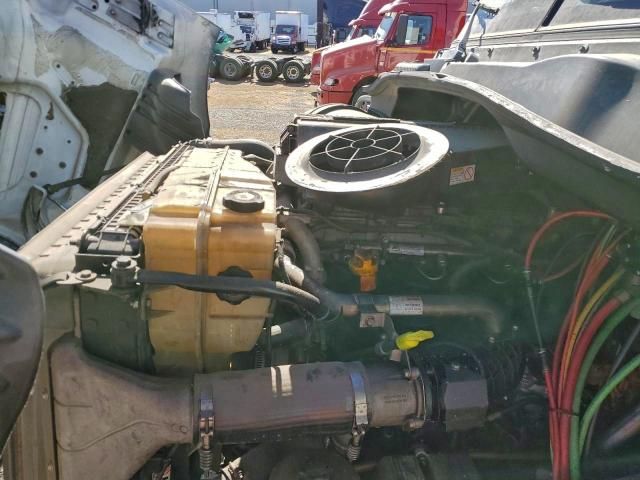 2017 Freightliner Cascadia 113 Semi Truck