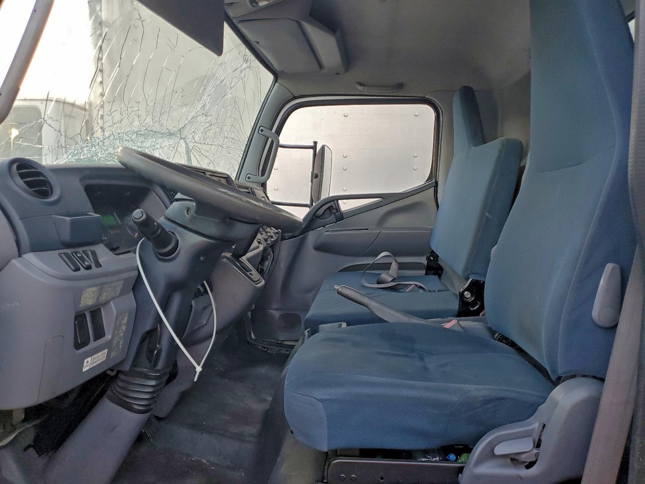 2012 Mitsubishi Fuso FEC72S BOX Truck