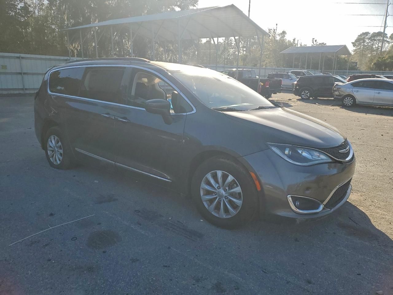 2017 Chrysler Pacifica Touring l