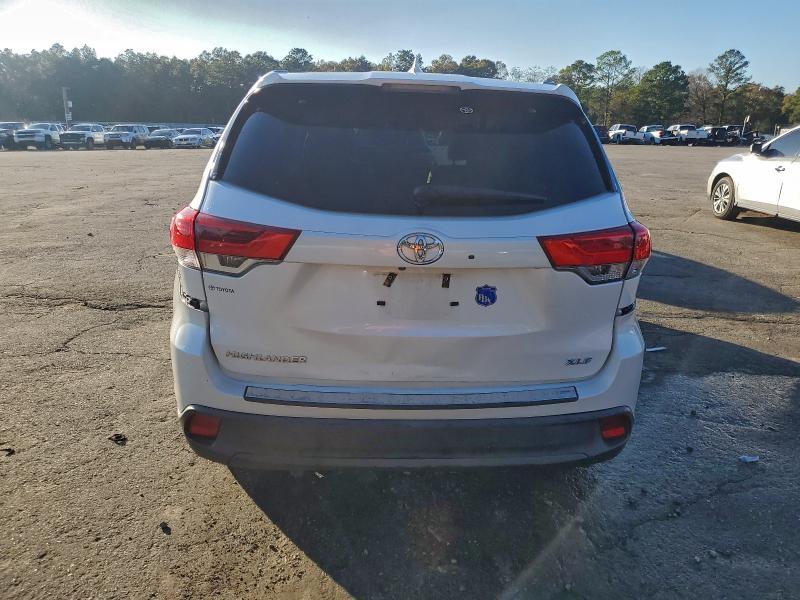 2017 Toyota Highlander se