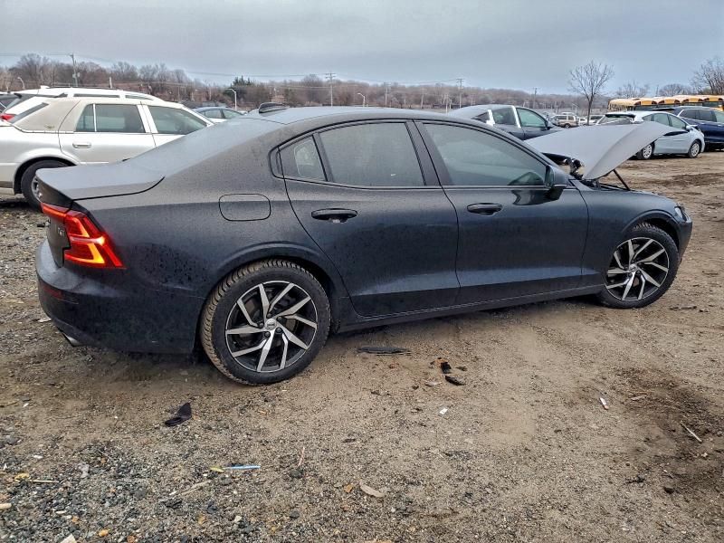 2020 Volvo S60 T6 Momentum