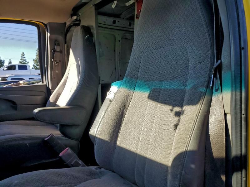 2013 Chevrolet Express 2500 Delivery van