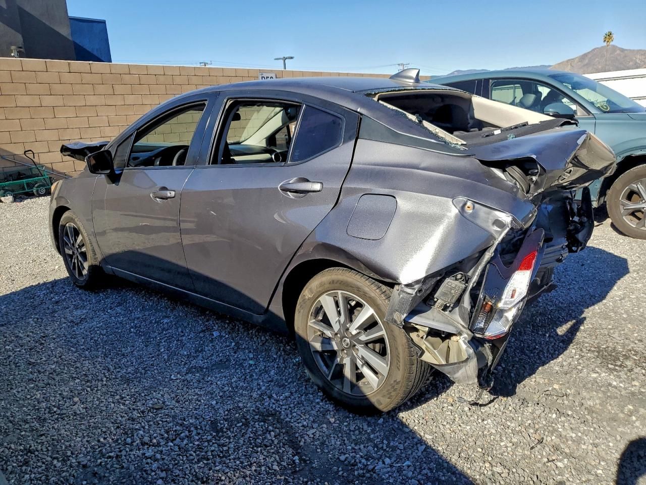 2020 Nissan Versa sv