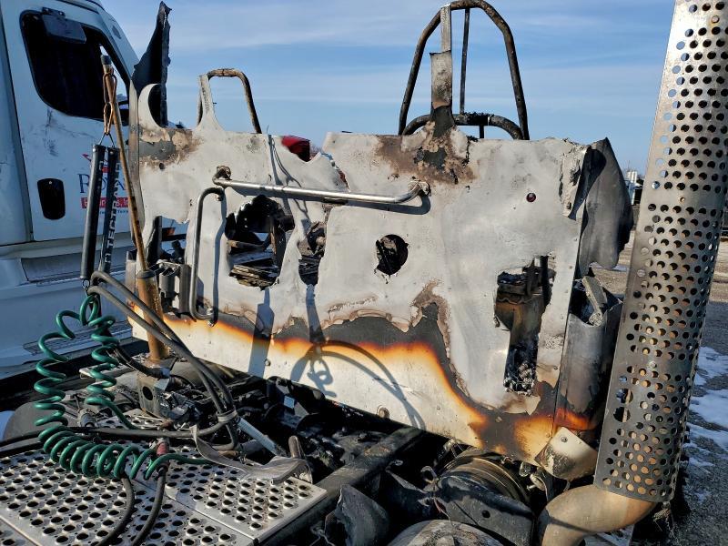 2017 Kenworth T680 Semi Truck