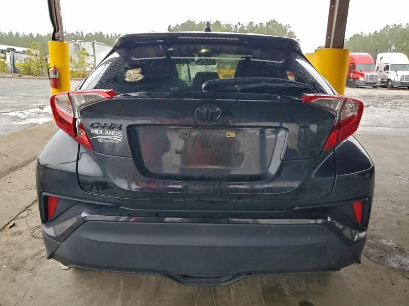 2022 Toyota C-hr xle