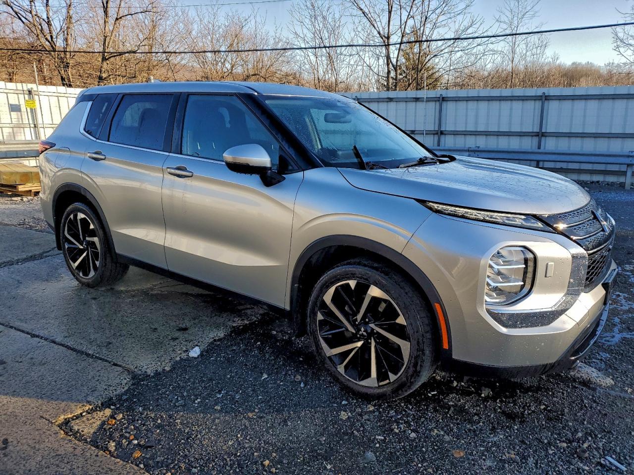 2022 Mitsubishi Outlander es