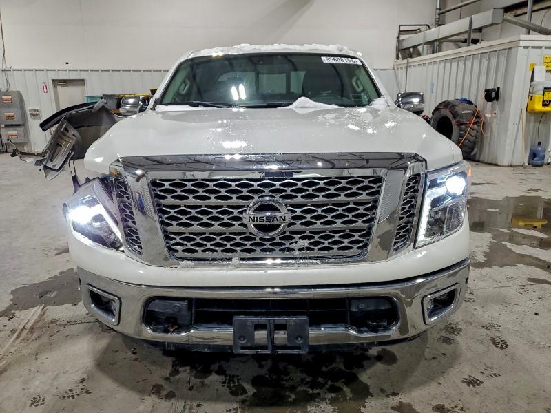2017 Nissan Titan sl