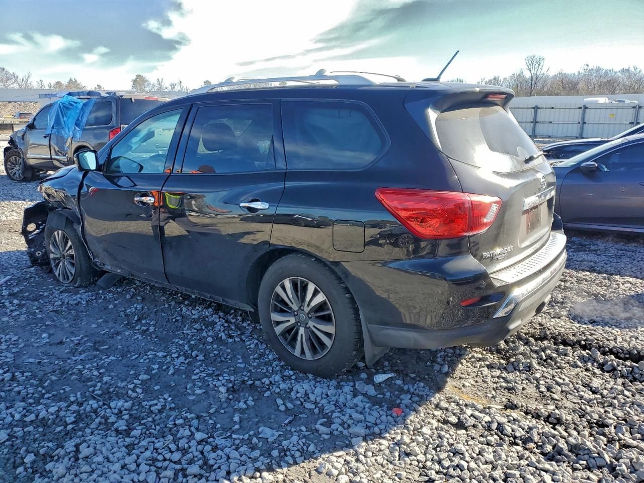 2017 Nissan Pathfinder s