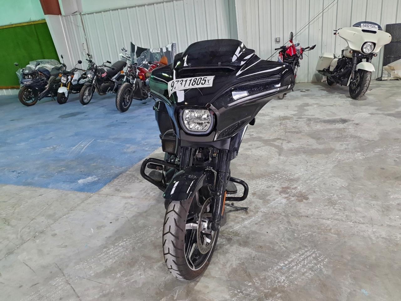 2025 Harley-Davidson Flhx