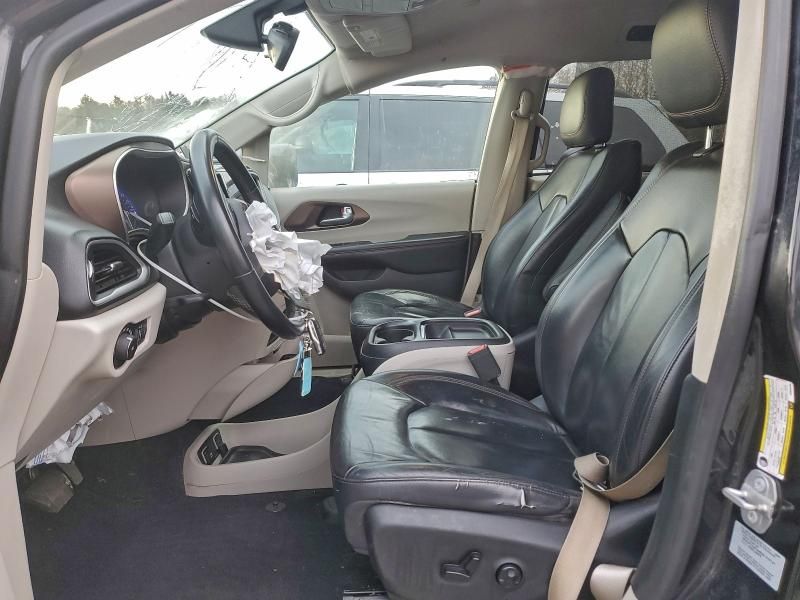 2017 Chrysler Pacifica Touring l