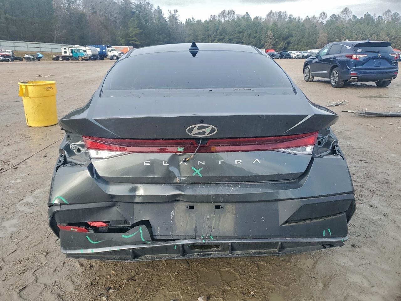 2025 Hyundai Elantra se