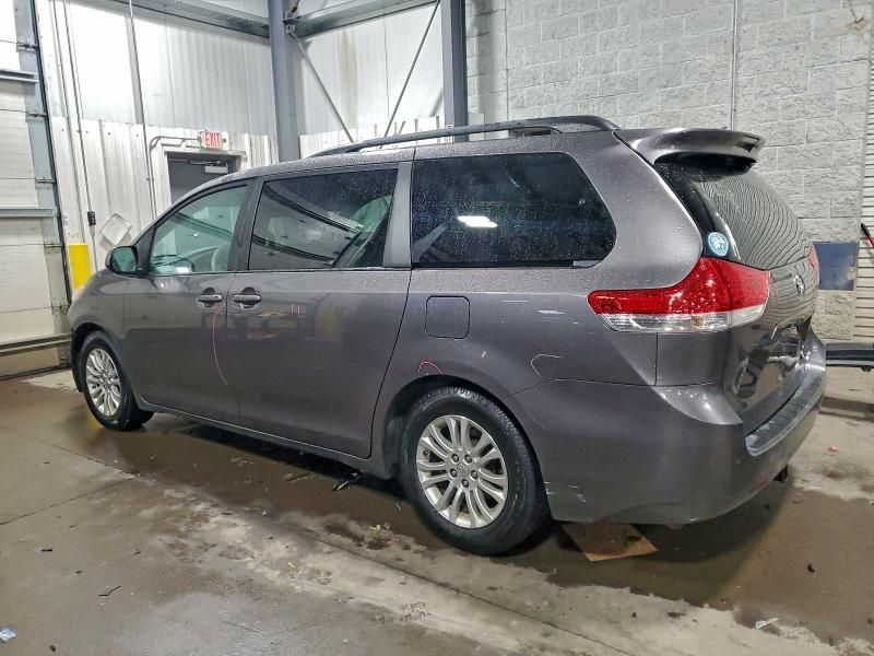 2013 Toyota Sienna xle