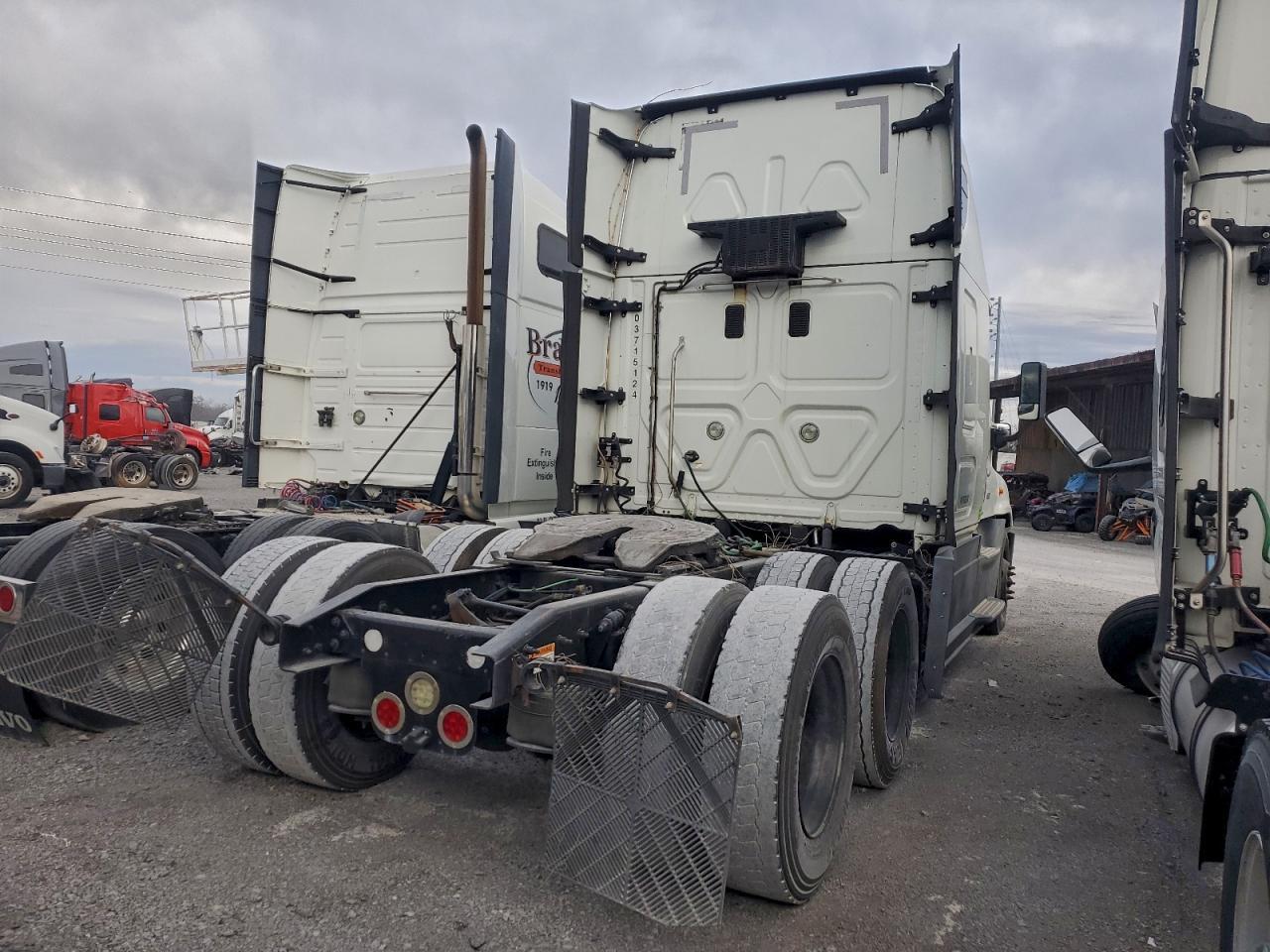 2015 Freightliner Cascadia Semi Truck