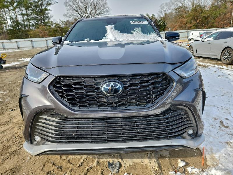 2022 Toyota Highlander xse