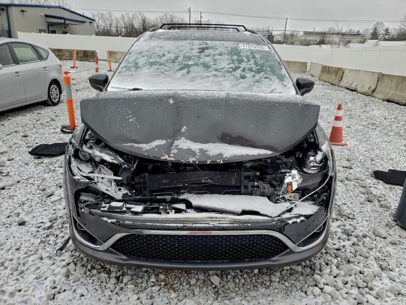 2017 Chrysler Pacifica Touring l