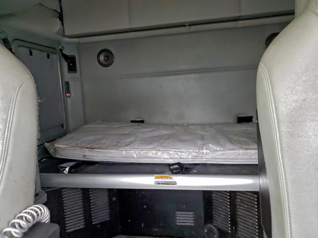 2022 Kenworth T680 Semi Truck