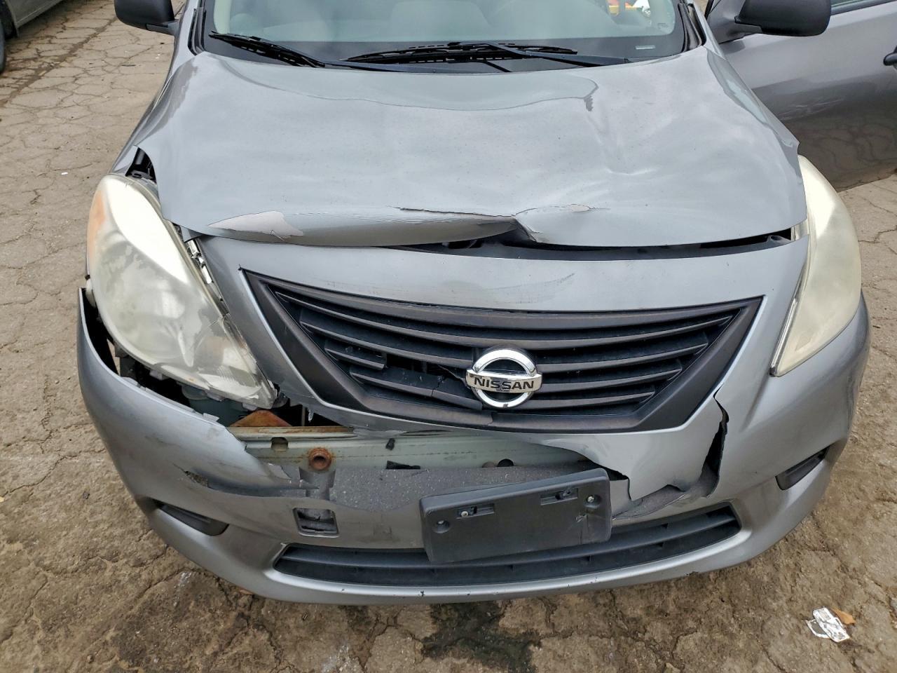 2012 Nissan Versa s