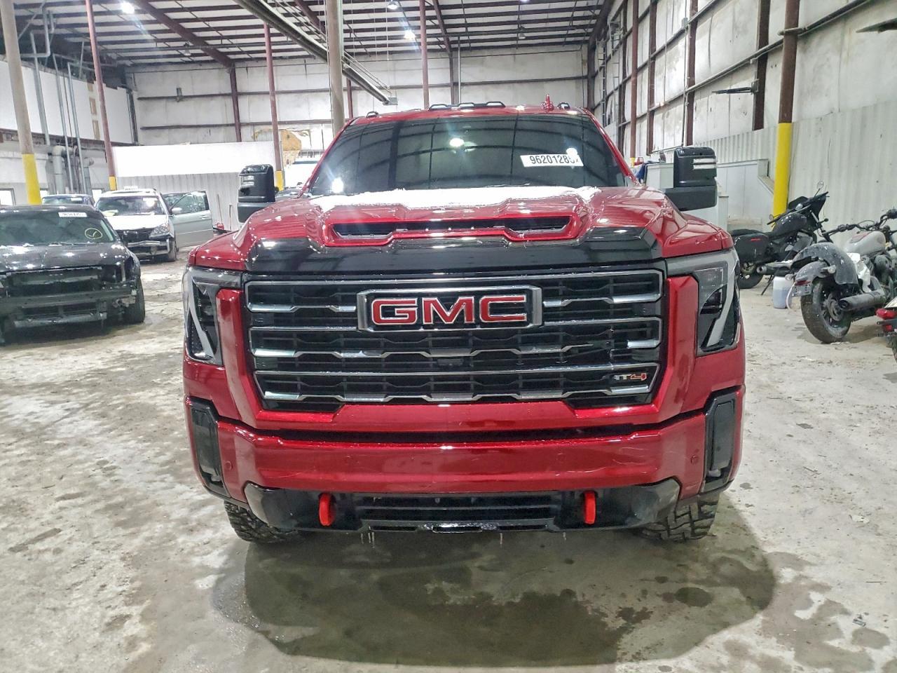 2025 GMC Sierra K2500 AT4