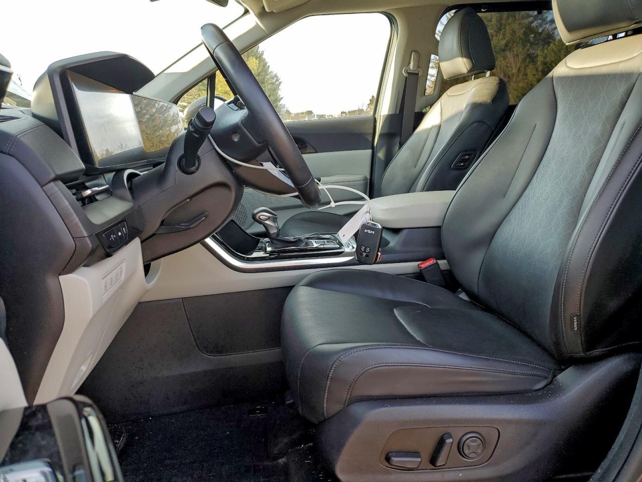 2023 KIA Carnival sx