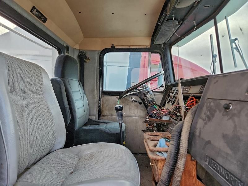 1991 Kenworth T400 Semi Truck