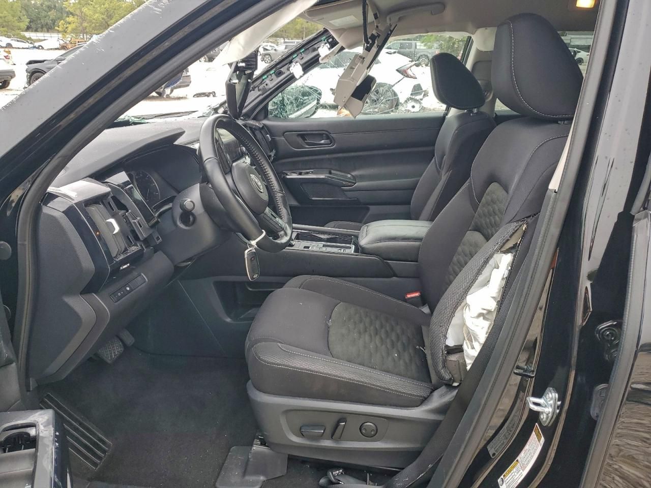 2024 Nissan Pathfinder sv