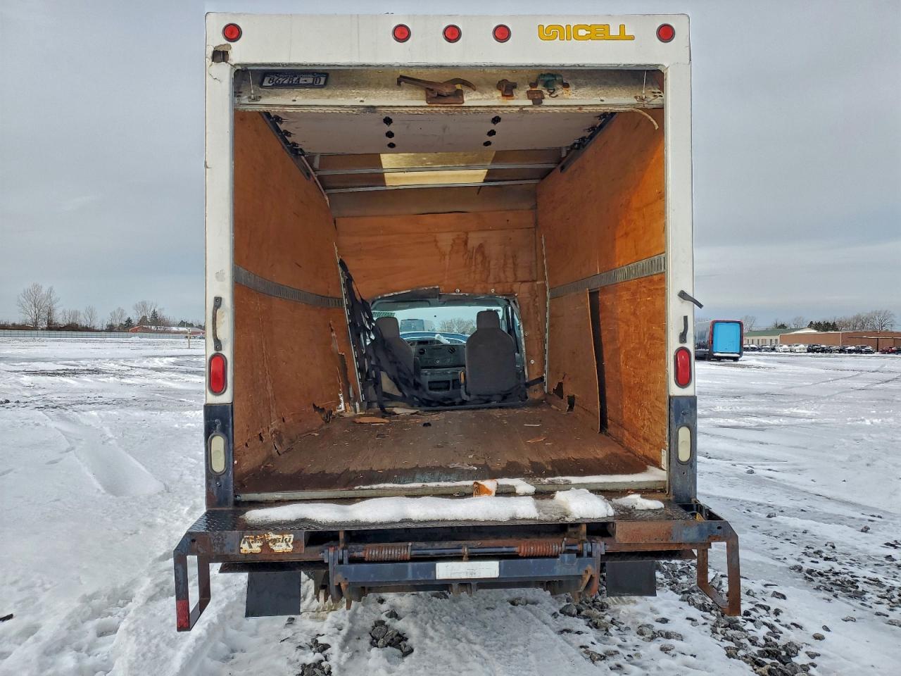 2009 Ford E350 BOX Truck
