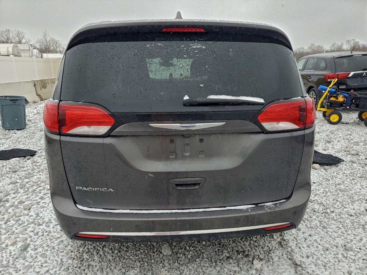2017 Chrysler Pacifica Touring l