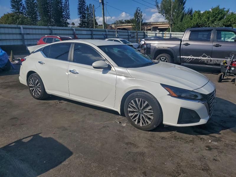 2023 Nissan Altima sv