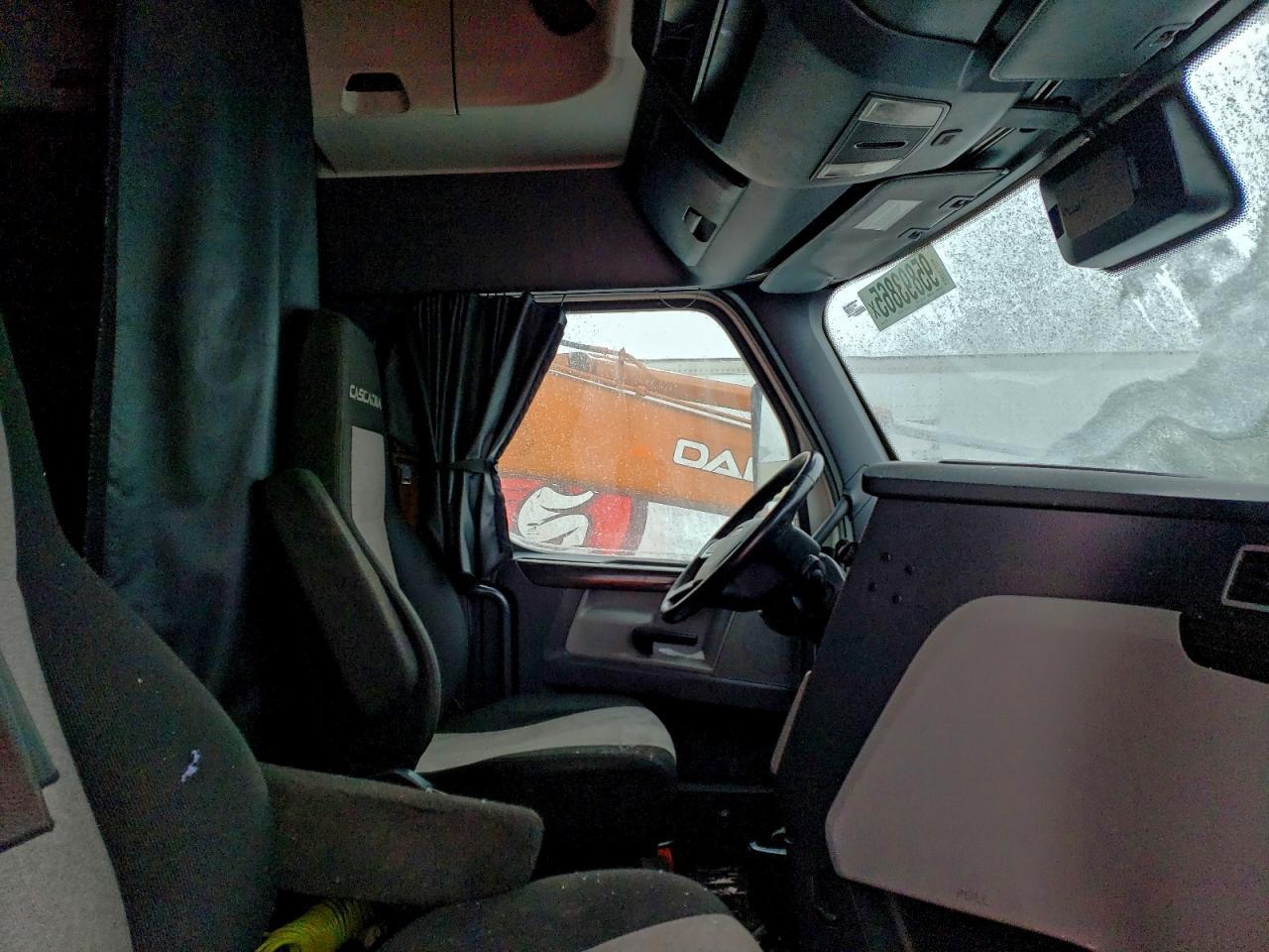 2020 Freightliner Cascadia 126