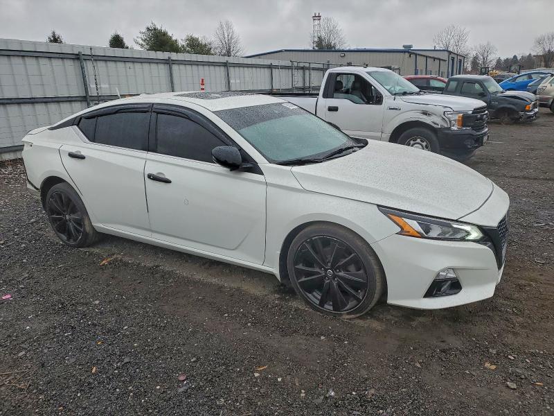 2022 Nissan Altima sr