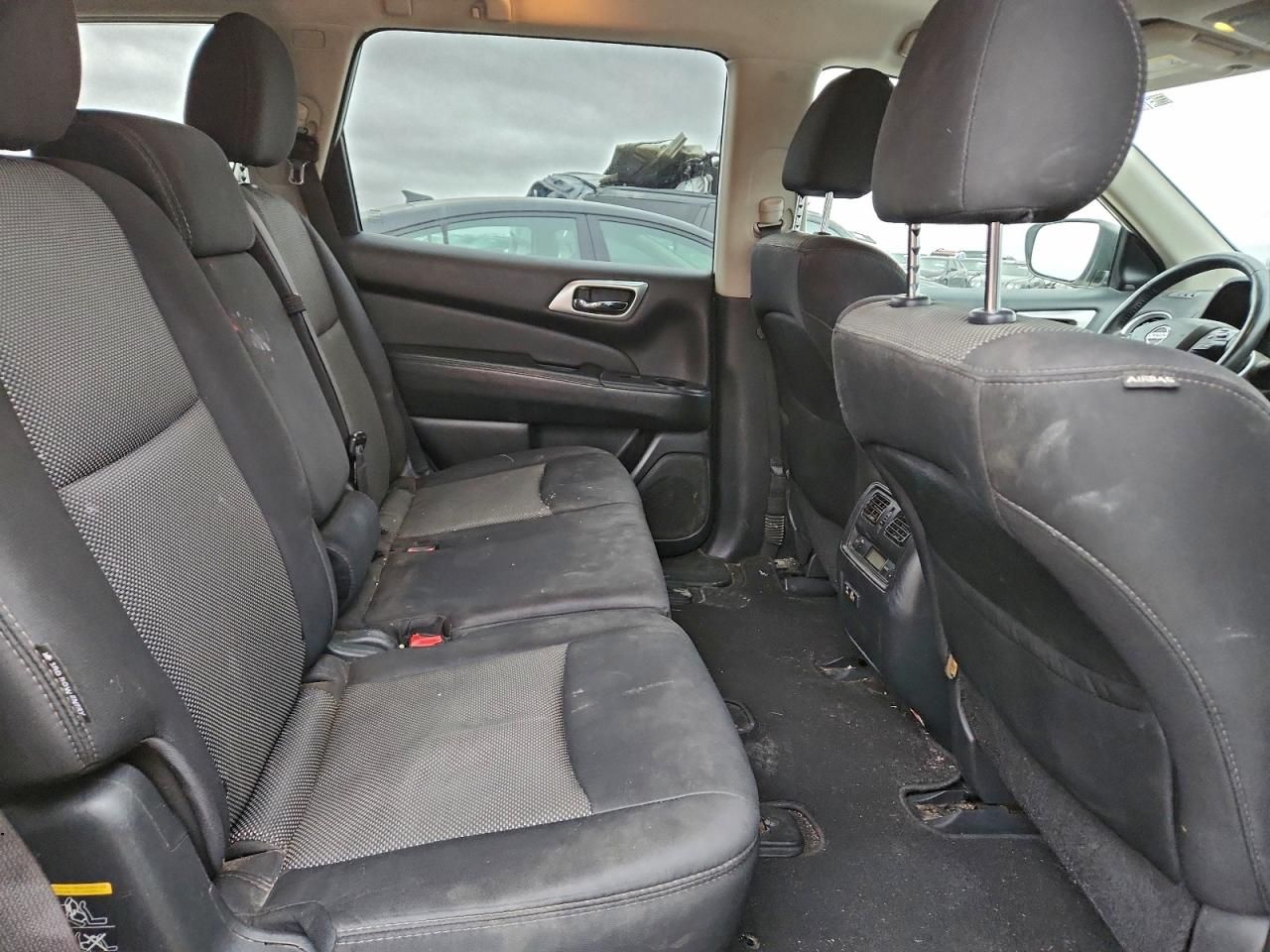 2019 Nissan Pathfinder s