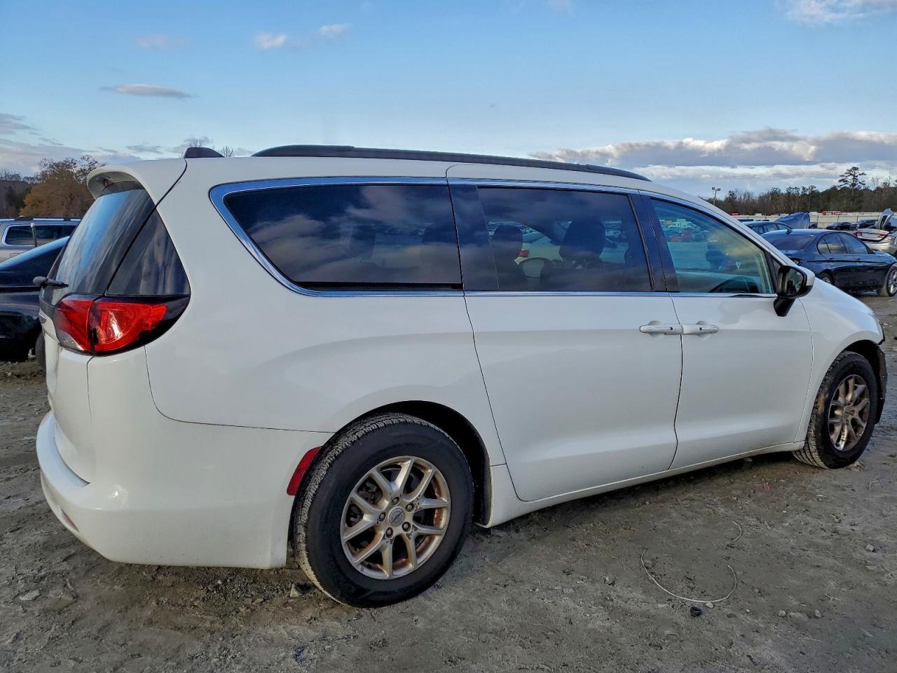 2021 Chrysler Voyager lxi