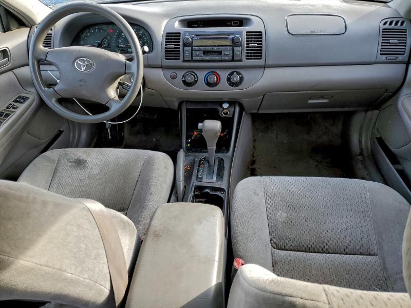 2004 Toyota Camry le