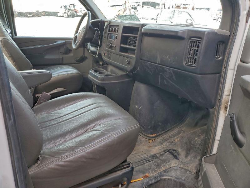 2013 Chevrolet Express box Truck