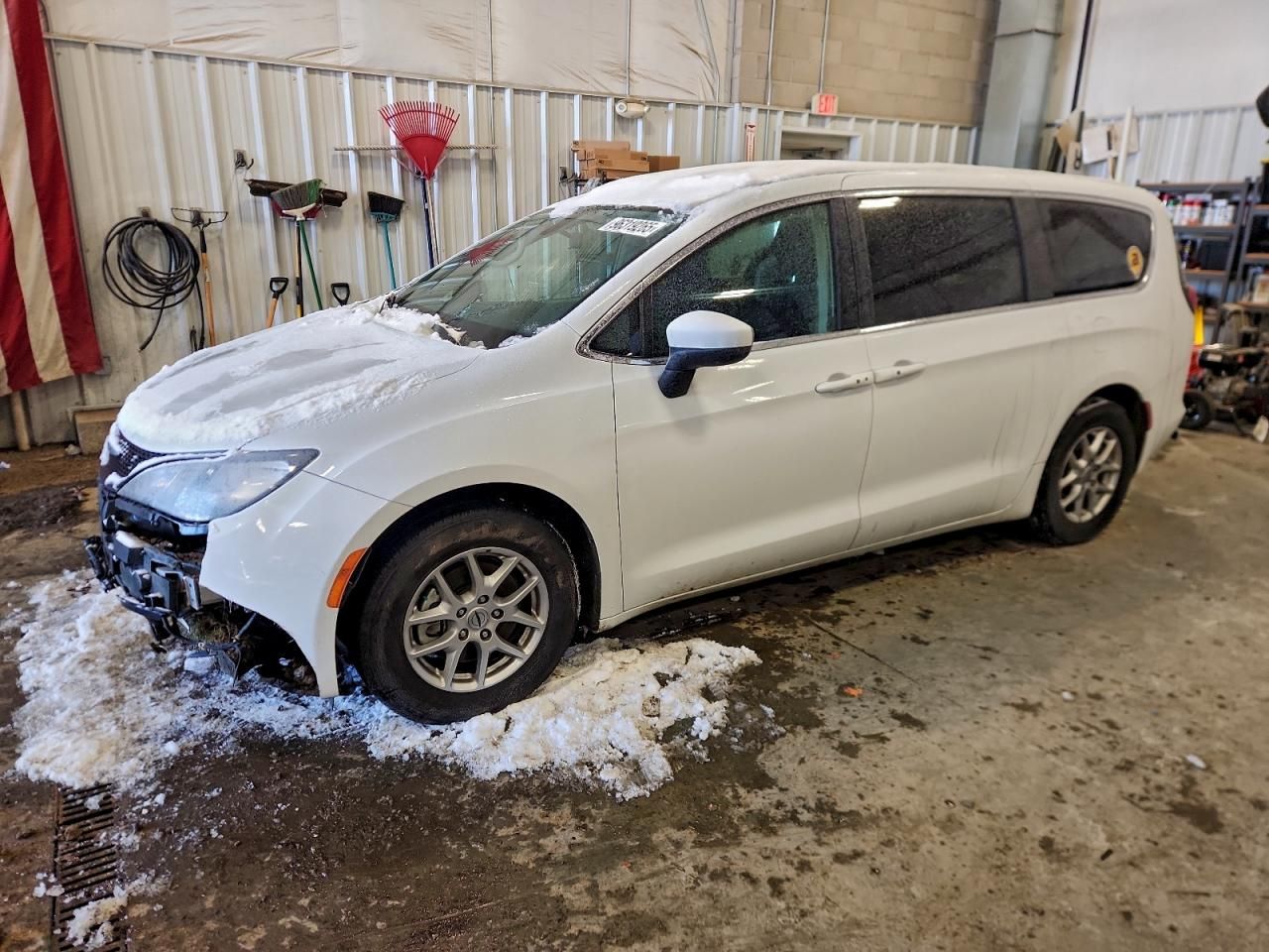 2022 Chrysler Voyager lx