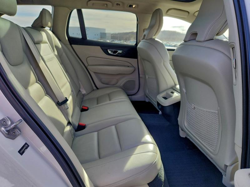 2021 Volvo V60 Cross Country T5 Momentum