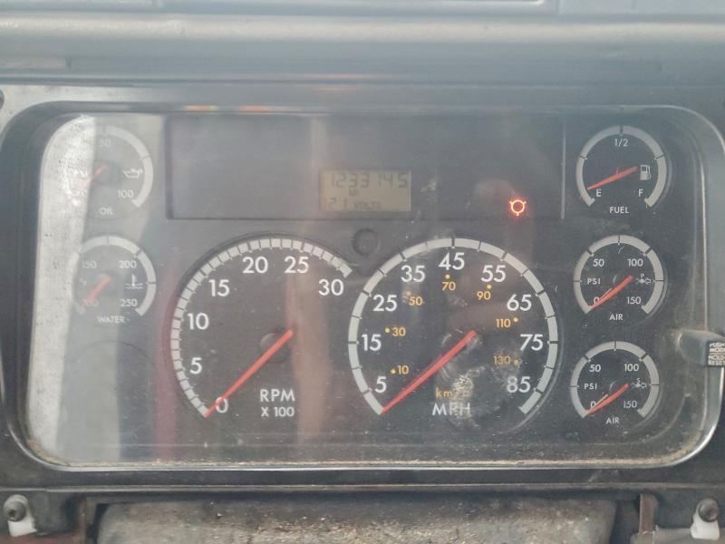 2007 Freigliner 2007 Freightliner Columbia 120 Semi Truck