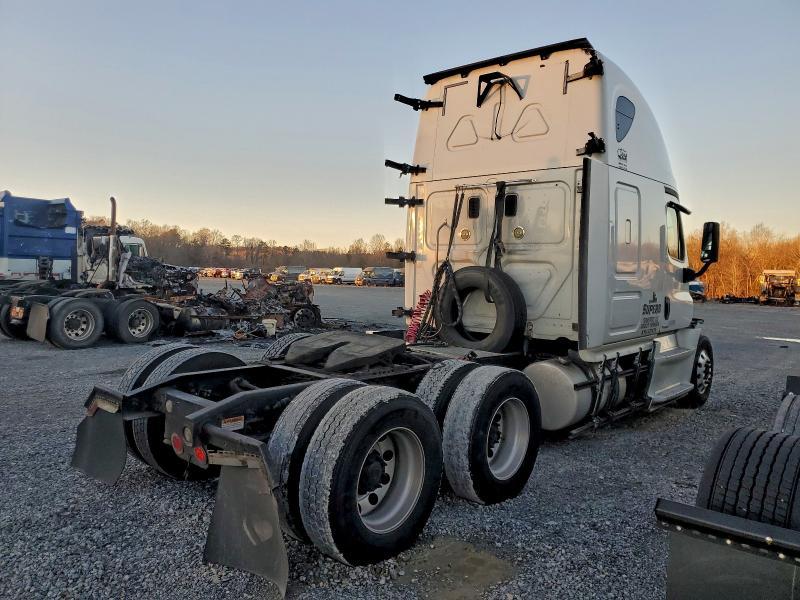 2015 Freightliner Cascadia Semi Truck