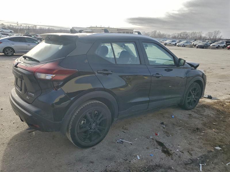 2022 Nissan Kicks sv